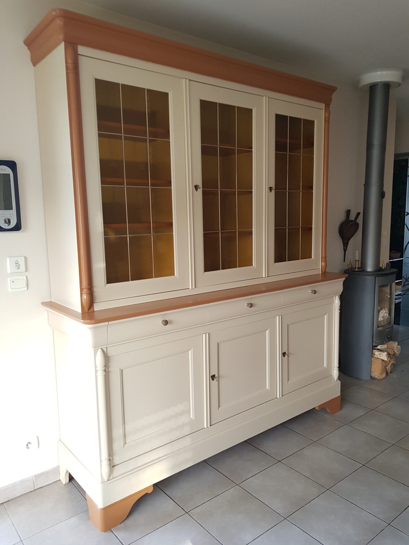 Grand meuble vitrine relooké en deux teintes à St Brévin - Karine ...