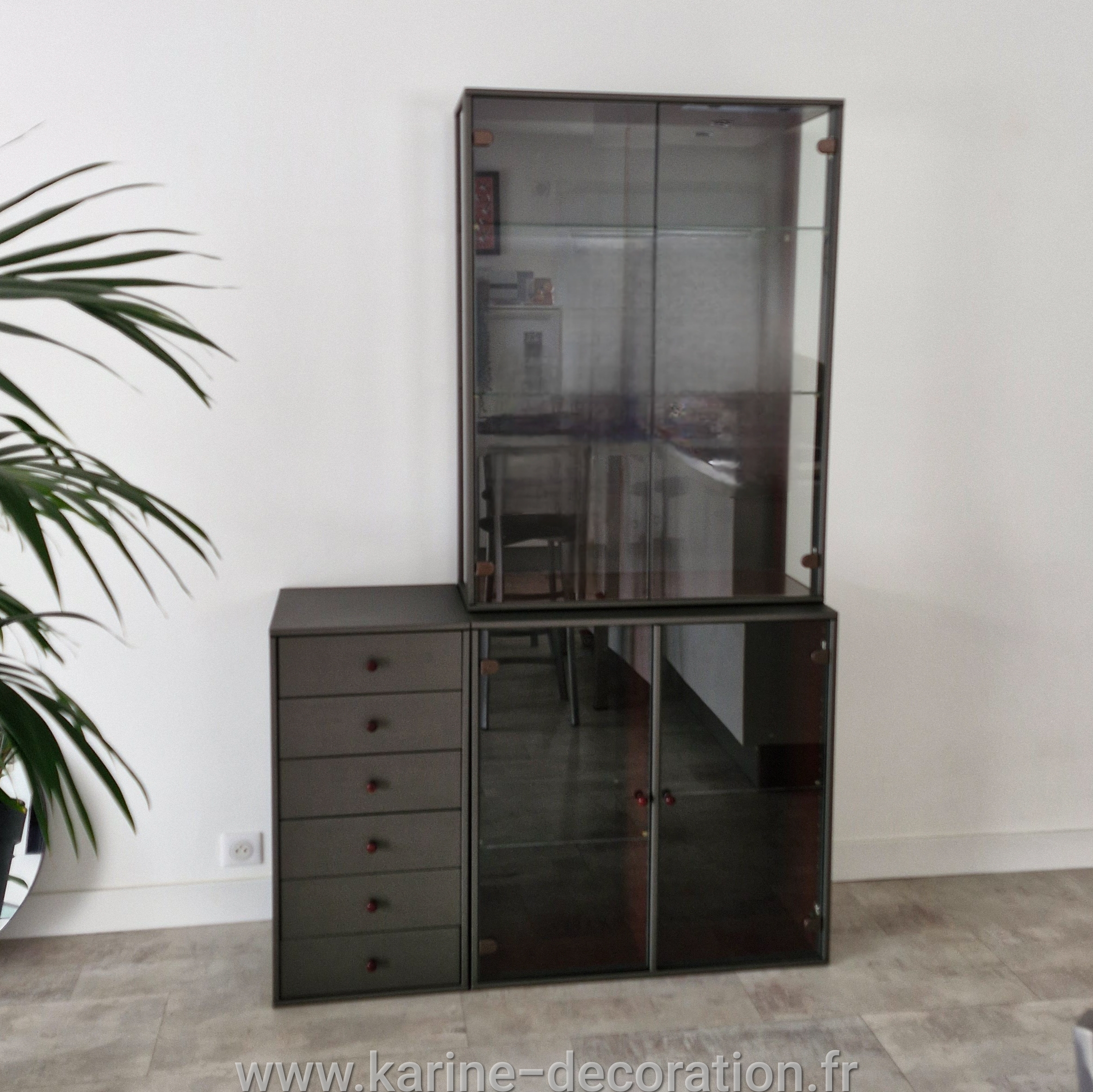 relooking meuble vitrine en gris anthracite karine décoration
